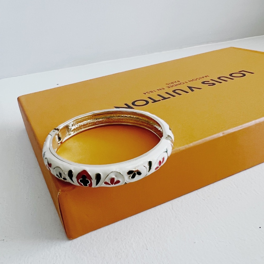 White vintage bangle